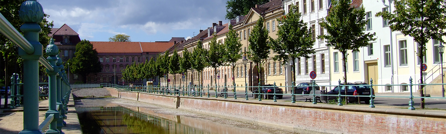 Stadtkanal Potsdam nach heftigem Regen mit Wasser gefüllt